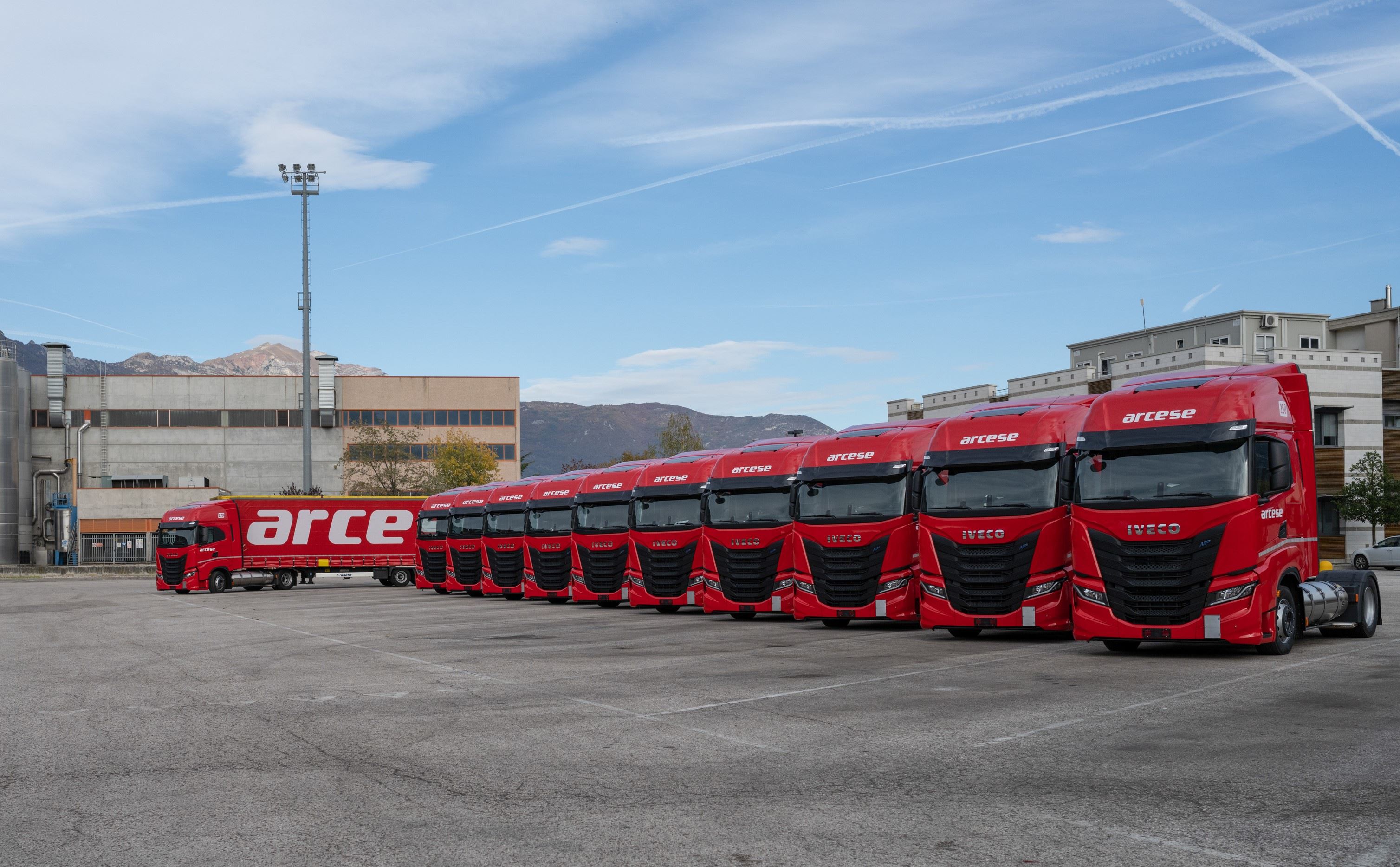 New LNG-fuelled IVECO S-WAY trucks make partnership between IVECO and Arcese even more sustainable